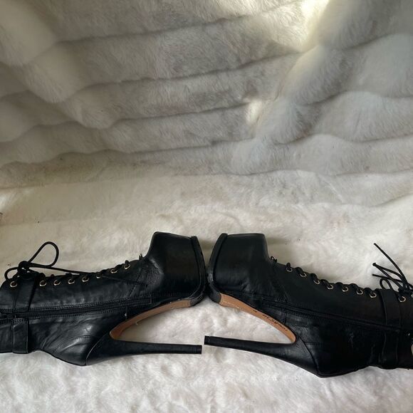 Zigi Girl Leather blk skate  lace up boots with rose gold tone chain acc… - Picture 9 of 12